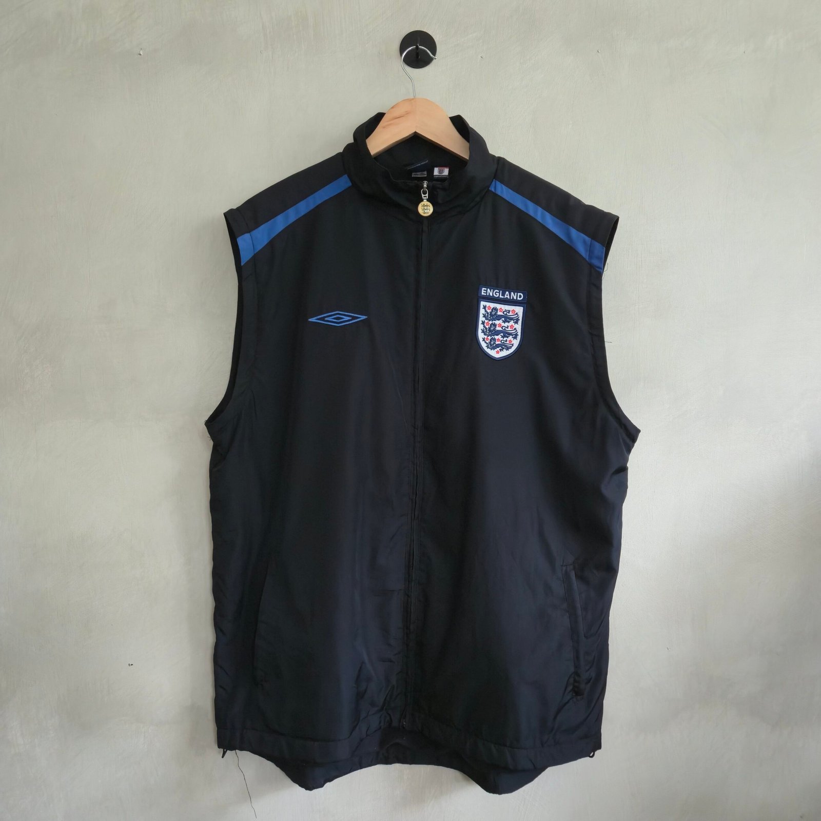 Vintage Umbro England National Football Team 2-in-1 Convertible Track Jacket Vest - Black & Blue (Size XL) - Image 2
